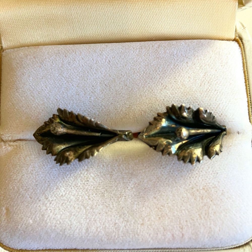 Vintage Sterling earrings, beautiful design, screw backs